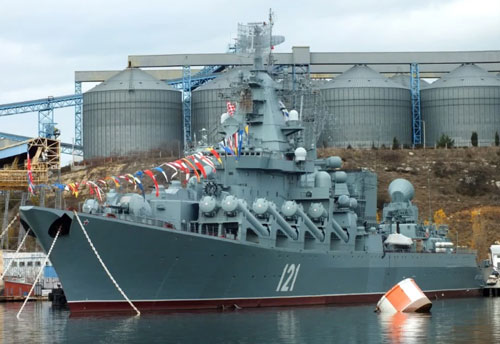 Loạt tàu chiến Hạm đội Biển Đen Nga hội quân, chuẩn bị nhả đạn?