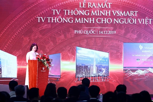 Bà Lê Thị Thu Thủy, Phó Chủ Tịch Tập Đoàn Vingroup kiêm Tổng giám đốc Công ty Nghiên cứu và Sản xuất VinSmart tại lễ ra mắt tivi thông minh.