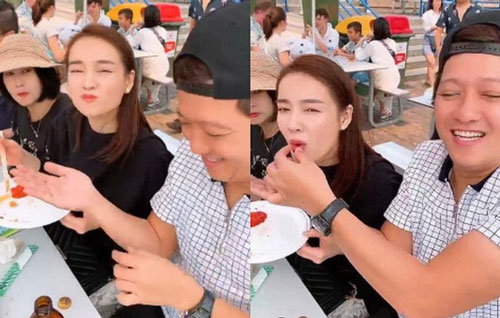 Trường Giang đúng là ông xã chiều vợ nhất Vbiz: Đi chơi với hội bạn vẫn ân cần đút đồ ăn cho Nhã Phương, chăm từng ly từng tí