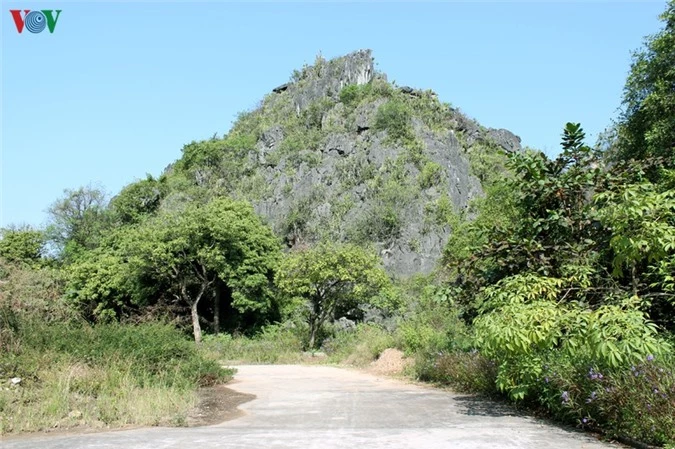 chua canh huong - diem nhan trong tour du lich lang que yen duc hinh 11