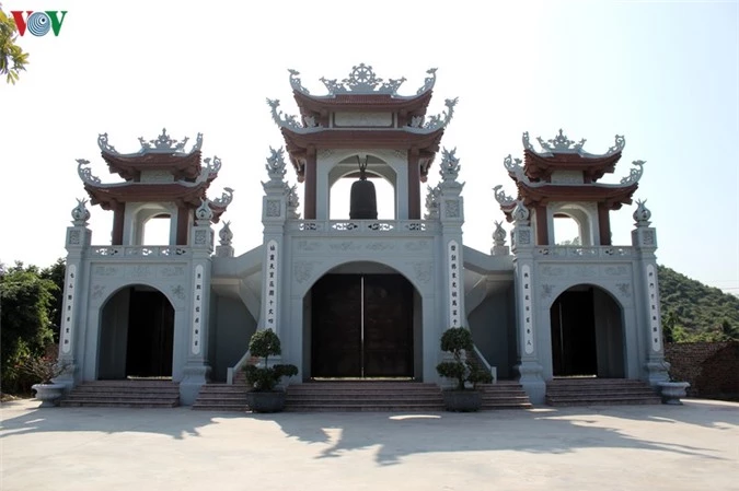 chua canh huong - diem nhan trong tour du lich lang que yen duc hinh 15