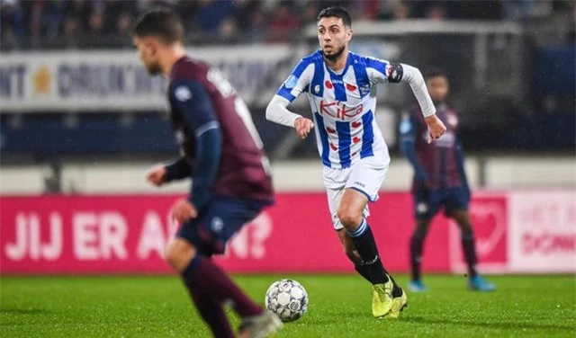 Văn Hậu được vinh danh, dự bị trận Heerenveen thua Willem II  - 2