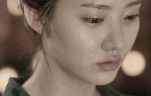 Đau đớn tận cùng khi tôi đang chăm con trong viện thì ở nhà mẹ chồng dọa tự tử để ép chồng tôi ly hôn