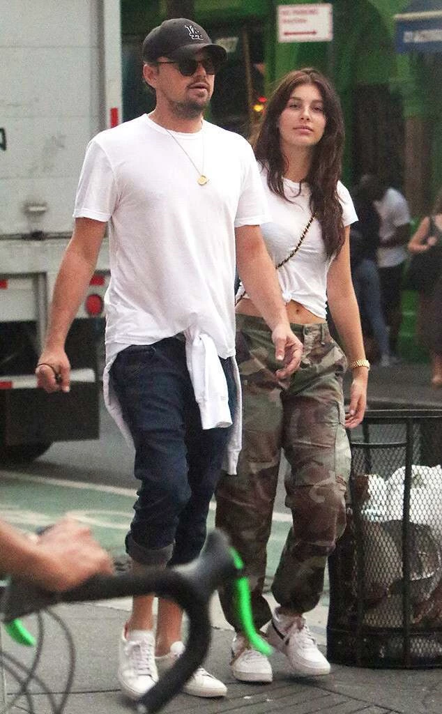 Leonardo DiCaprio và Camila Morrone đã hẹn hò từ khoảng tháng 12/2017, nhưng họ chỉ mới công khai quan hệ vào năm ngoái bằng hàng loạt chuyến đi chung. Dù lớn hơn bạn gái tới 23 tuổi nhưng nam diễn viên từng nhận giải Oscar được khen trẻ trung, biết quan tâm nửa kia. Nam diễn viên đthường kín tiếng về chuyện yêu đương, nhưng việc anh công khai hẹn hò Camila cho thấy sự nghiêm túc trong mối quan hệ.