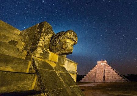 Tục hiến tế trinh nữ của người Maya