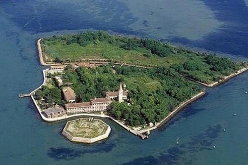 Đảo Poveglia được mệnh danh là "hòn đảo ám ảnh nhất thế giới"