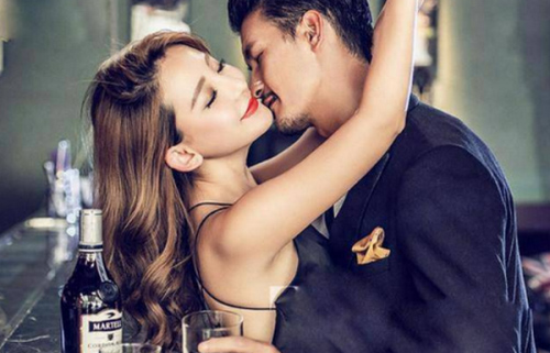 Ngoại tình với vợ cũ, nam bác sĩ chết lặng khi biết sự thật