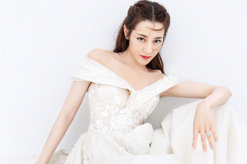 Khoảnh khắc cũ bất ngờ hot trở lại: Body Địch Lệ Nhiệt Ba quá đỉnh