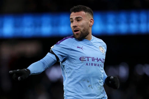 Trung vệ: Nicolas Otamendi (Man City).