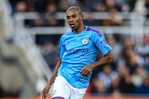 Trung vệ: Fernandinho (Man City).