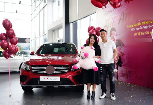 Chiều vợ như Bùi Tiến Dũng: Chi tiền tỷ tậu xế hộp "thưởng nóng" cho bà xã sau sinh con gái đầu lòng