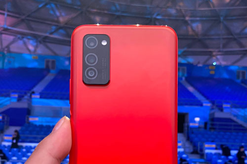 Smartphone 3 camera sau, cấu hình ‘khủng’, pin 4.200 mAh, giá gần 11 triệu