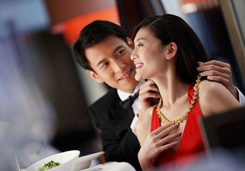 Nghe trai đào mỏ 'rót mật', dược sĩ trẻ trắng tay