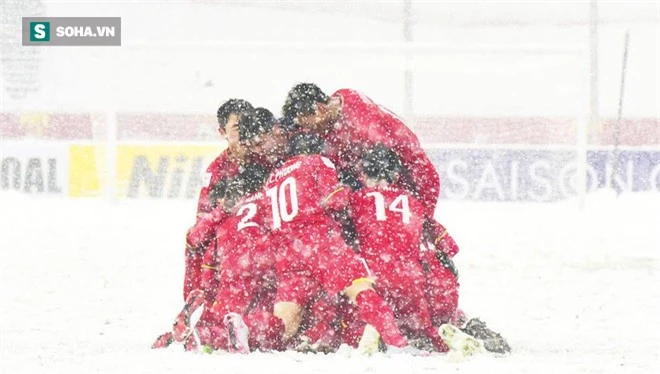 AFC chọn cầu vồng trong tuyết của Quang Hải vào top 8 bàn thắng mang tính biểu tượng - Ảnh 2.