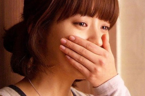 Tò mò đẩy cửa vào xem phòng làm việc của chồng sắp cưới, tôi lập tức bị choáng nặng tới mức suýt ngất tại chỗ