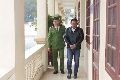 Thanh Hóa: Hành khách siết cổ lái xe taxi để cướp tài sản