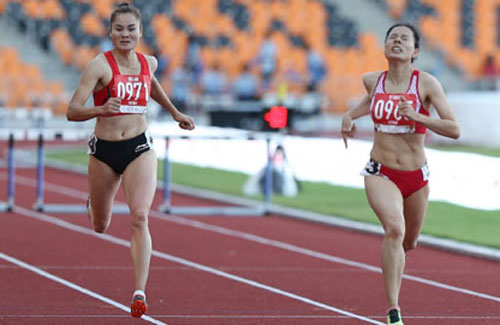 Hậu SEA Games 30: Chuyện những bà mẹ khoác áo tuyển thủ