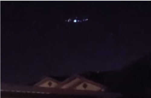 CLIP: Phát hiện UFO khổng lồ trên bầu trời bang California
