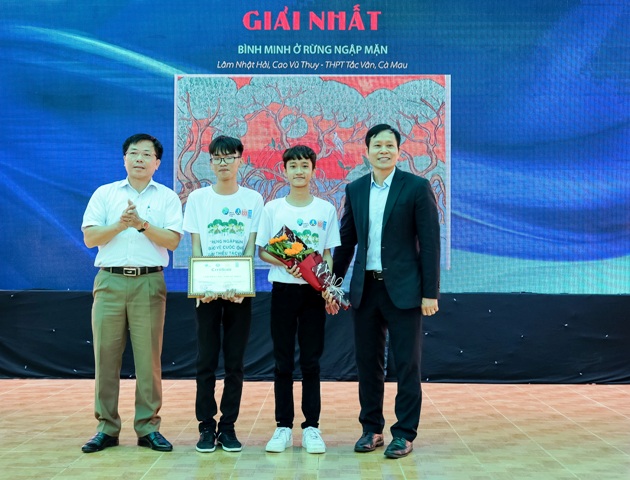 Trao giải cuộc thi vẽ tranh “Rừng ngập mặn bảo vệ cuộc sống, giảm thiểu tác động của biến đổi khí hậu”