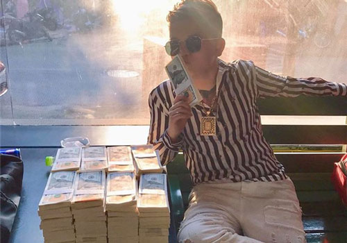 Cu Thóc thành triệu phú đô la, khoe chồng tiền cao ngất sau scandal bị bắt?