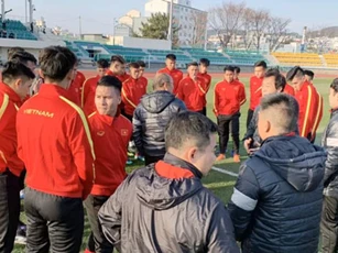 Thủ quân Quang Hải tiết lộ đồ ăn ngon của U23 Việt Nam ở xứ Hàn