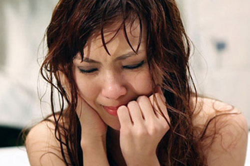 Cả nhà đang vui vẻ mừng đầy tháng cháu đích tôn thì có người phụ nữ lớn tuổi hớn hở bước vào đưa một túi hồ sơ khiến cả gia đình tôi điêu đứng