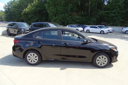 9. Kia Rio 2020 (giá khởi điểm: 15.750 USD).