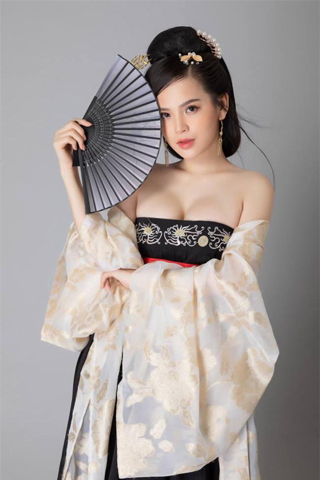 Cuộc sống của 2 hot girl vướng nghi vấn lộ clip nhạy cảm giờ ra sao? - Ảnh 10. Cuộc sống của 2 hot girl vướng nghi vấn lộ clip nhạy cảm giờ ra sao? - Ảnh 10.
