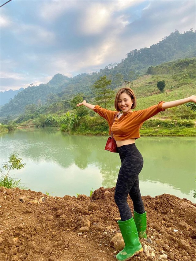 Cuộc sống của 2 hot girl vướng nghi vấn lộ clip nhạy cảm giờ ra sao? - Ảnh 3. Cuộc sống của 2 hot girl vướng nghi vấn lộ clip nhạy cảm giờ ra sao? - Ảnh 3.