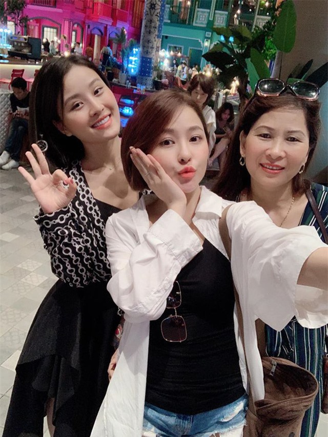 Cuộc sống của 2 hot girl vướng nghi vấn lộ clip nhạy cảm giờ ra sao? - Ảnh 6. Cuộc sống của 2 hot girl vướng nghi vấn lộ clip nhạy cảm giờ ra sao? - Ảnh 6.
