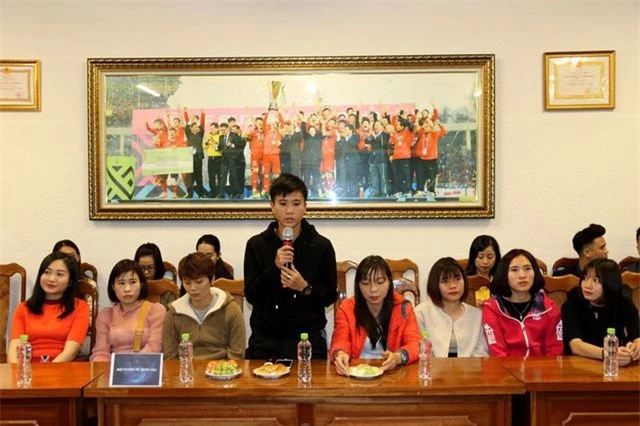 Đội tuyển nữ Việt Nam nhận thưởng 22 tỷ đồng sau tấm HCV SEA Games 30 - 1