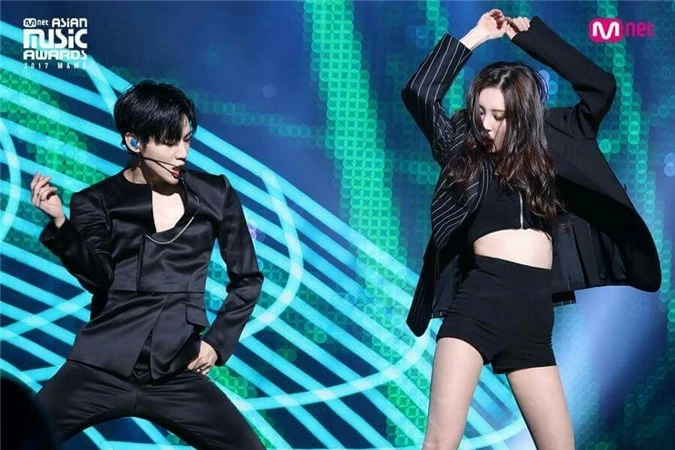 Những màn kết hợp giữa nam nữ idol Kpop “có một không hai” khiến fan “ôm tim” vì quá tình tứ ở các sân khấu cuối năm