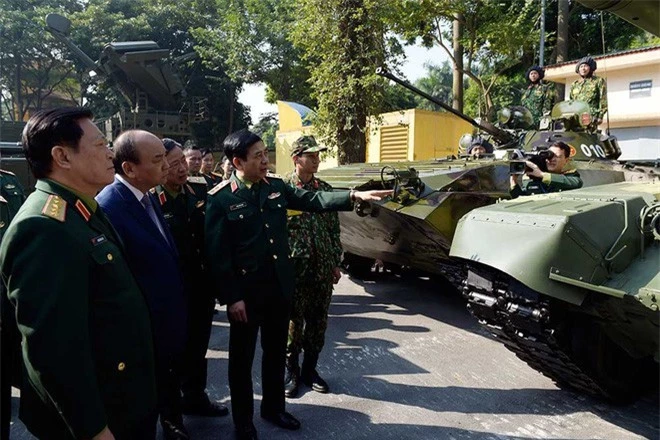 Sieu tang T-90, ten lua S-125, tau Yet Kieu... bat ngo xuat hien giua long Ha Noi-Hinh-6