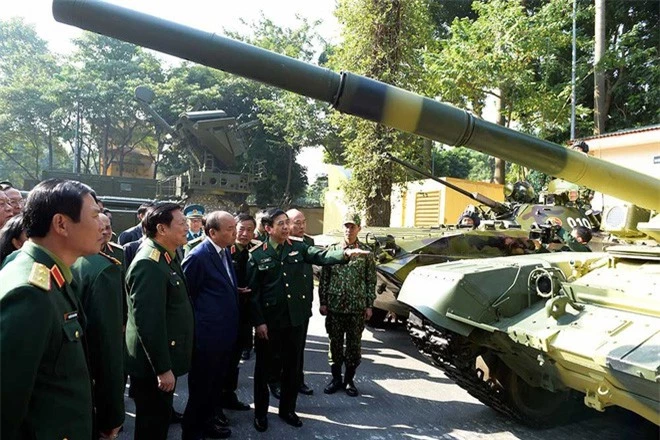 Sieu tang T-90, ten lua S-125, tau Yet Kieu... bat ngo xuat hien giua long Ha Noi-Hinh-7