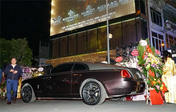 Tuấn Hưng và đại gia Tùng Vàng hội ngộ cùng loạt siêu xe nổi bật phố Hà Nội