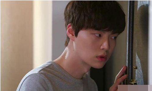 Nghe tiếng vợ rên rỉ sau cánh cửa nhà hàng xóm, tôi nóng máu lao vào và cái kết