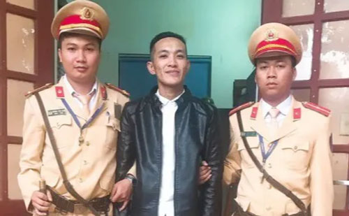 Quảng Bình: Hẹn đối thủ ra đường chém trọng thương rồi đốt xe