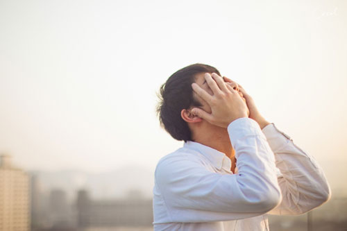 Bị vợ mới hành hạ khổ sở chỉ vì hành động kỳ quặc của vợ cũ