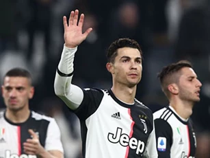 Ronaldo lập thêm kỷ lục vô tiền khoáng hậu