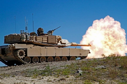 Xe tăng chiến đấu chủ lực M1 Abrams của Mỹ bắn đạn thật. Ảnh: National Interest.