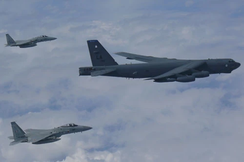 Truyền thông Đài Loan vừa đăng tải thông tin cho biết, ít nhất hai máy bay ném bom B-52 của Mỹ cất cánh từ Guam đã tiếp cận vào vùng biển phía đông Trung Quốc hôm thứ năm tuần vừa rồi. Nguồn ảnh: Pinterest.