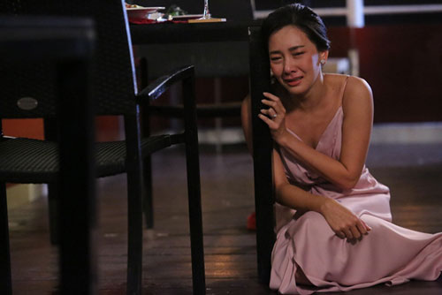 Nhìn bát cháo lõng bõng nước mà mẹ chồng nấu cho mình, tôi húp vội rồi gượng dậy viết lá đơn ly hôn để lại cho chồng