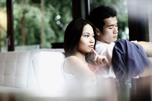 Trò hèn hạ của chồng khi bị bắt quả tang ngoại tình