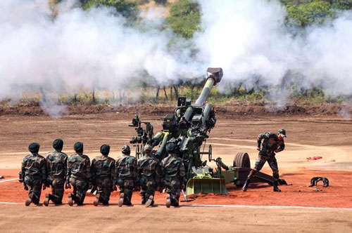 Ấn Độ mang pháo "thương hiệu Mỹ" ra "khè lửa" gần biên giới kình địch Pakistan