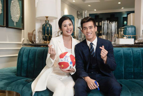 Tiến Linh như “soái ca” với hình ảnh đời thường không “quần đùi áo số”