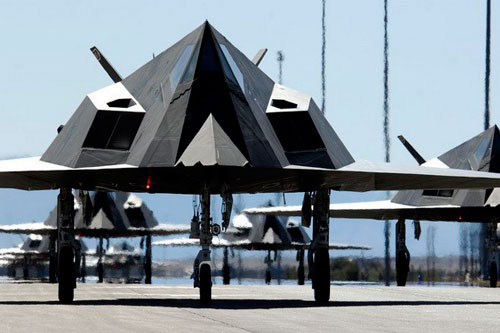 Không ngờ máy bay ném bom F-117A Nighthawk của Mỹ lại thực chiến kém thế này