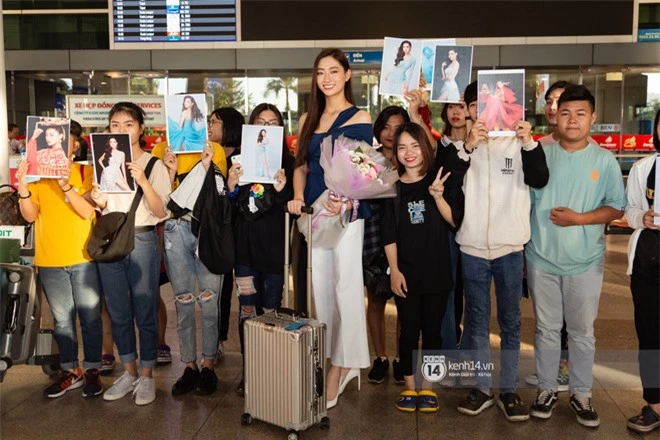 Á hậu Tường San, Kiều Loan ra sân bay từ sớm đón Lương Thùy Linh về nước sau Miss World 2019, nhan sắc 3 người đẹp gây chú ý - Ảnh 9.