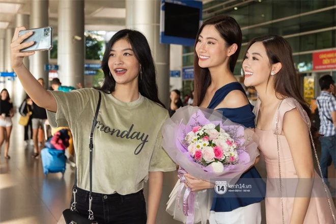 Á hậu Tường San, Kiều Loan ra sân bay từ sớm đón Lương Thùy Linh về nước sau Miss World 2019, nhan sắc 3 người đẹp gây chú ý - Ảnh 6.