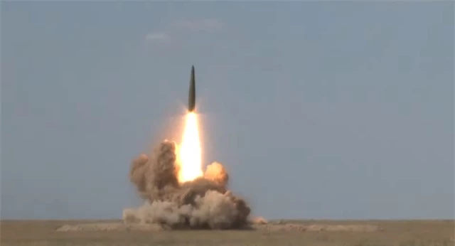 Video Nga phóng tên lửa “tàng hình” mang sức mạnh hủy diệt - 1