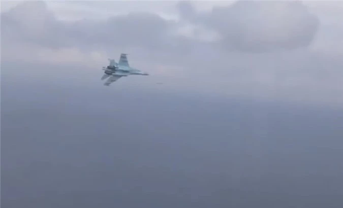 Phi cong Su-27 
